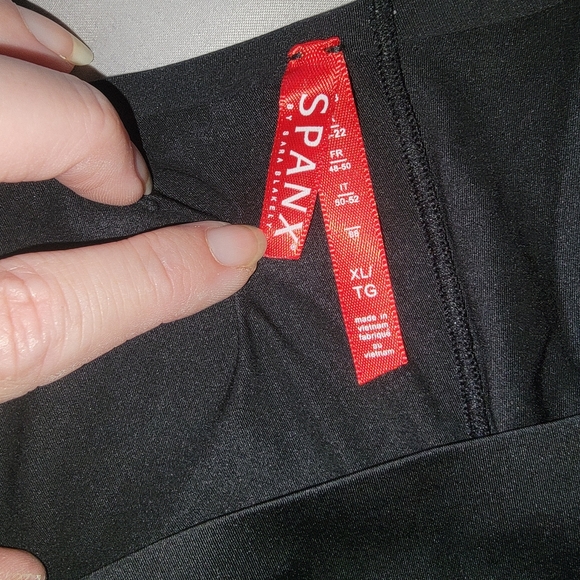 Spanx Invisible Shaping Open-Bust Mid-Thigh Bodysuit - Picture 4 of 14